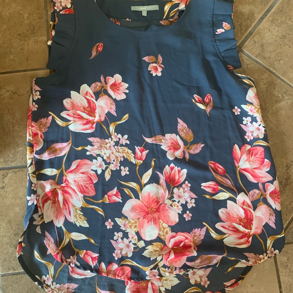 Beautiful floral cap sleeve top